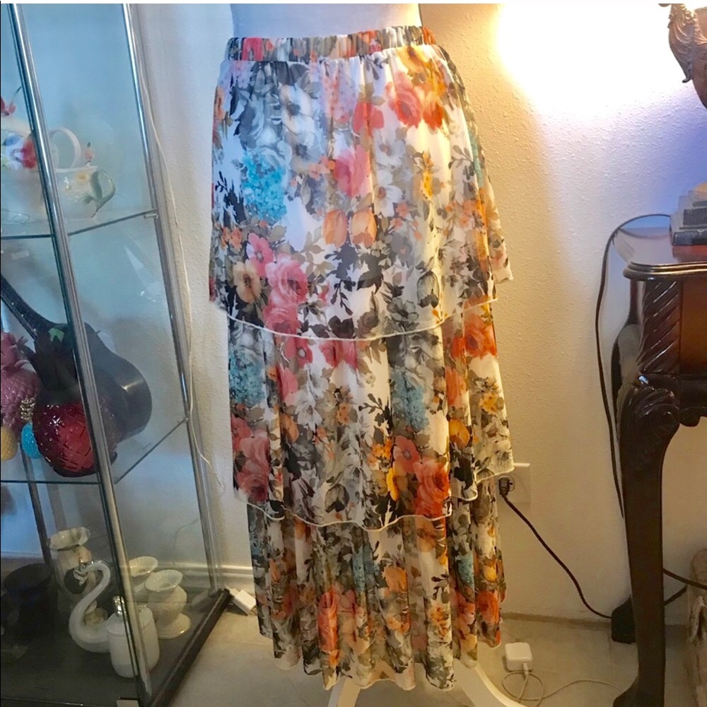 Painted Threads feminine maxi skirt 🌺🌺🌸🌸🌸